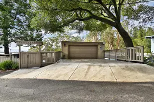 2323 Mastlands Dr, Oakland, CA 94611 - Photo 16