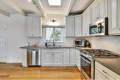 2323 Mastlands Dr, Oakland, CA 94611 - Photo 6
