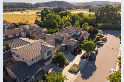 936 Jaguar Pl, Gilroy, CA 95020 - Photo 4