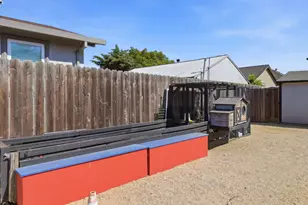 827 Central Ave, Hollister, CA 95023 - Photo 20