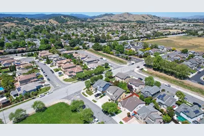 887 Martiri Dr, Gilroy, CA 95020 - Photo 44
