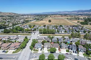 887 Martiri Dr, Gilroy, CA 95020 - Photo 42