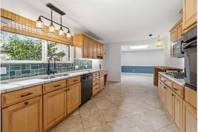739 Bellarmine Dr, Salinas, CA 93901 - Photo 12