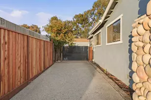 1301 Highland Dr, Hollister, CA 95023 - Photo 2