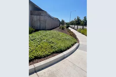 2001 Wildflower Dr, Hollister, CA 95023 - Photo 2