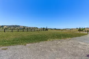 38780 Dinosaur Point Rd, Hollister, CA 95023 - Photo 26