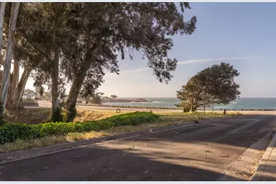 111 12th St, Pacific Grove, CA 93950 - Photo 2