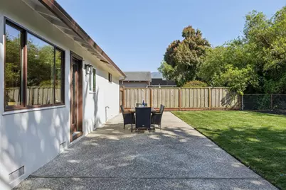 1404 Flores Dr, Pacifica, CA 94044 - Photo 20