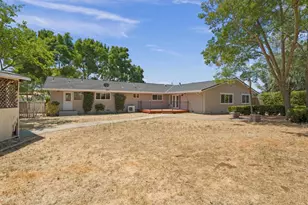2045 Jefferson Dr, Gilroy, CA 95020 - Photo 16