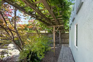 30 Meadow Ln, Redwood City, CA 94063 - Photo 22