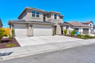 1174 Sunridge Dr, Hollister, CA 95023 - Photo 2