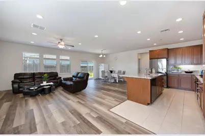 7905 Springarden Way, Sacramento, CA 95828 - Photo 18