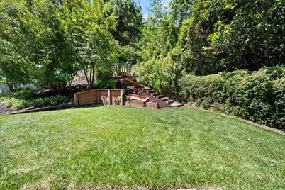 220 Robin Rd, Hillsborough, CA 94010 - Photo 26