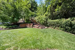 220 Robin Rd, Hillsborough, CA 94010 - Photo 26