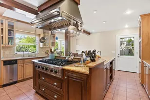 949 Pleasant Hill Rd, Redwood City, CA 94061 - Photo 10