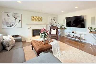 12498 Sumner Dr, Saratoga, CA 95070 - Photo 10