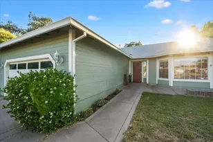 722 St Thomas Pkwy, Redding, CA 96003 - Photo 2