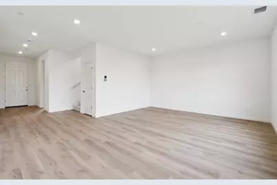 1890 Peony St, Hollister, CA 95023 - Photo 8