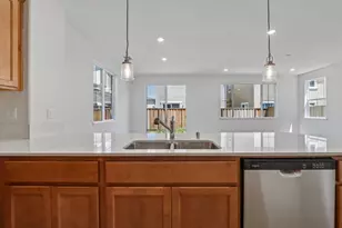 2221 Daisy Dr, Hollister, CA 95023 - Photo 10
