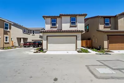 2221 Daisy Dr, Hollister, CA 95023 - Photo 2