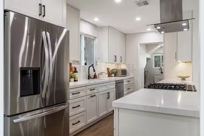 24022 Vanowen St, West Hills, CA 91307 - Photo 12