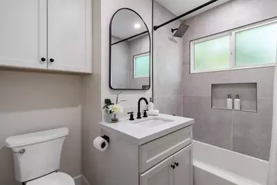 24022 Vanowen St, West Hills, CA 91307 - Photo 34