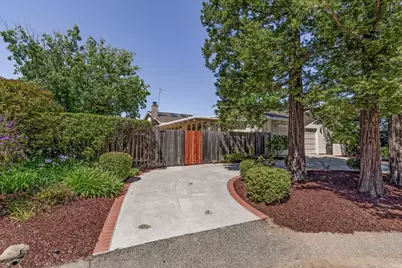 20096 Chateau Dr, Saratoga, CA 95070 - Photo 40