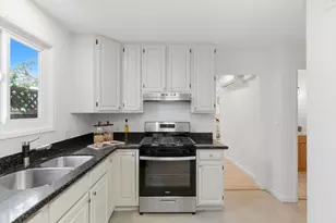 528 MacArthur Ave, Redwood City, CA 94063 - Photo 6