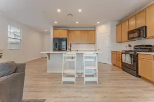 9584 Del Seis Dr, Sacramento, CA 95829 - Photo 10