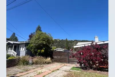 7932 Earl St, Oakland, CA 94605 - Photo 2