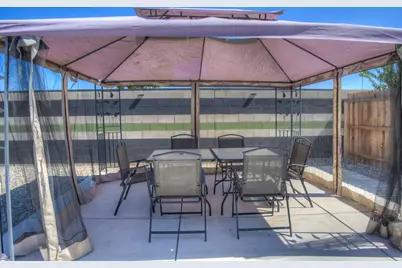 7436 Musa Grove Ave, Bakersfield, CA 93313 - Photo 14