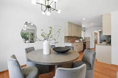 1090 Celilo Dr, Sunnyvale, CA 94087 - Photo 14