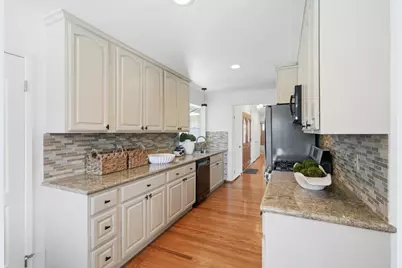 1090 Celilo Dr, Sunnyvale, CA 94087 - Photo 16