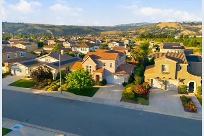 18220 Tolusa Pl, Morgan Hill, CA 95037 - Photo 4