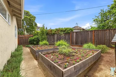 18967 Palo Oaks Ct, Saratoga, CA 95070 - Photo 36