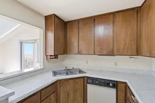 10 Hillview Ct, San Francisco, CA 94124 - Photo 16