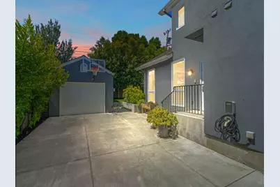 1361 Vancouver Ave, Burlingame, CA 94010 - Photo 56