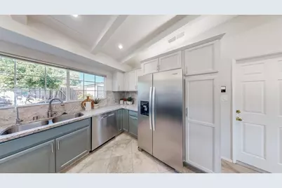 10130 Lyndale Ave, San Jose, CA 95127 - Photo 6
