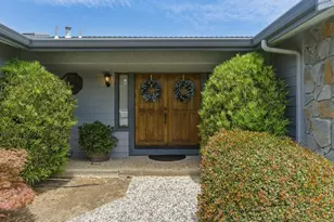 805 S Ridgemark Dr, Hollister, CA 95023 - Photo 2