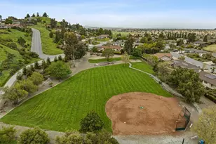 805 S Ridgemark Dr, Hollister, CA 95023 - Photo 36
