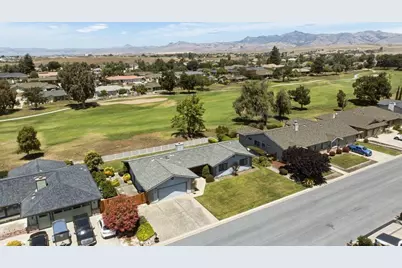 805 S Ridgemark Dr, Hollister, CA 95023 - Photo 2