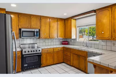 20091 Portola Dr, Salinas, CA 93908 - Photo 10