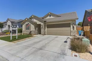 1661 Castlerock Dr, Hollister, CA 95023 - Photo 2