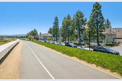 1051 Helm Ln, Foster City, CA 94404 - Photo 40