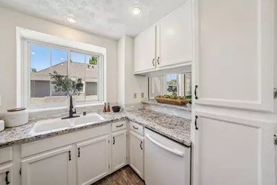 1051 Helm Ln, Foster City, CA 94404 - Photo 20