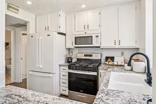 1051 Helm Ln, Foster City, CA 94404 - Photo 18