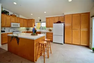 821 Tumbleweed Dr, Salinas, CA 93905 - Photo 2