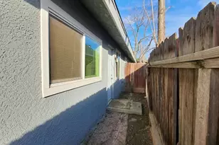 2221 S Poppy Ave, Fresno, CA 93706 - Photo 4