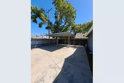 2221 S Poppy Ave, Fresno, CA 93706 - Photo 2