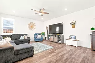 2201 Brighton Dr, Hollister, CA 95023 - Photo 8